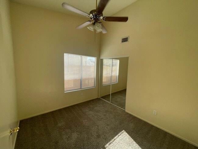 Building Photo - 837 E Glenmere Dr