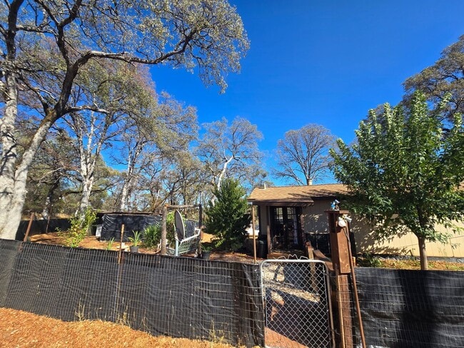 Building Photo - One Bedroom Cottage Available