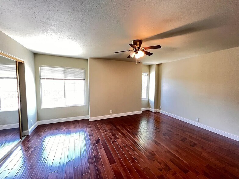 Building Photo - 6976 Claywood Way