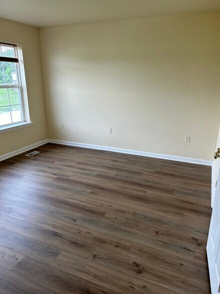 Building Photo - 409 Gandy Dancer Ct