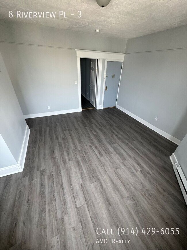 Building Photo - 8 Riverview Pl