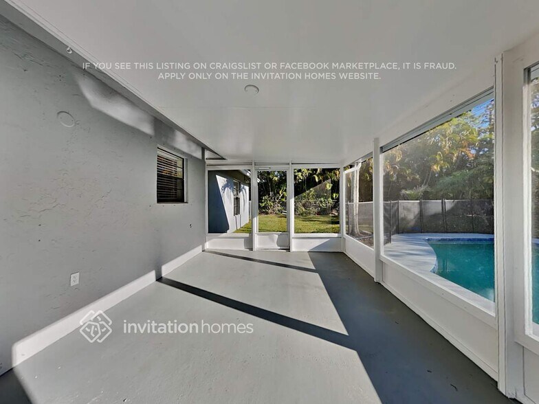 Building Photo - 359 Las Palmas St