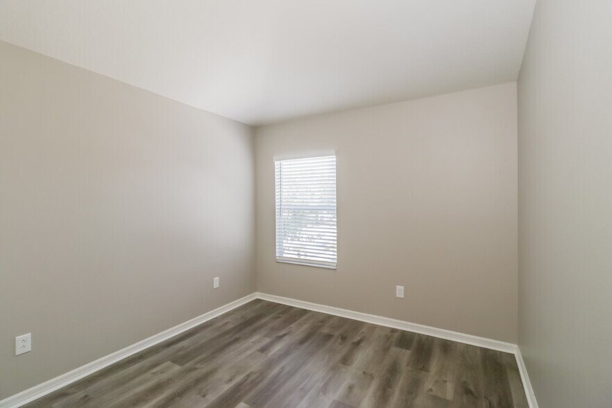 Building Photo - 10430 Blackmore Dr