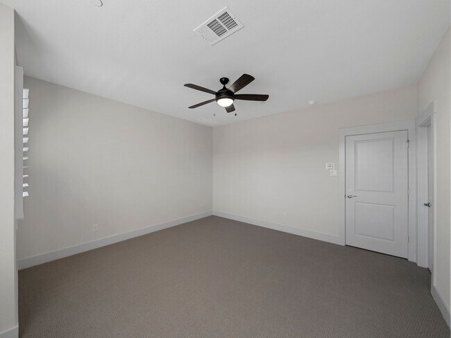 Building Photo - 917 Emerling Dr