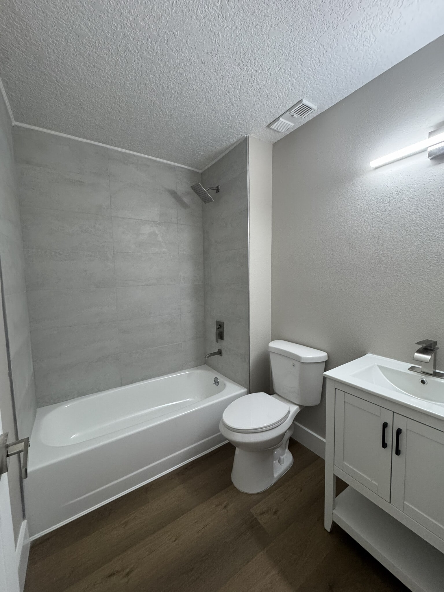 Guest Bathroom - 198 White Fawn Dr