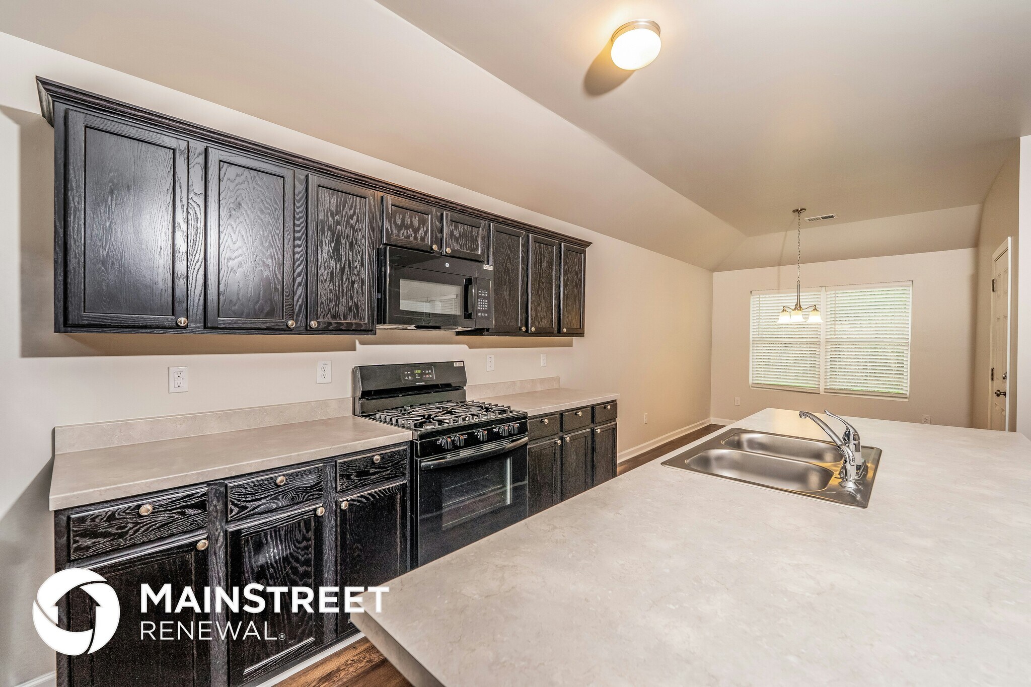 Building Photo - 461 Woodland Trl