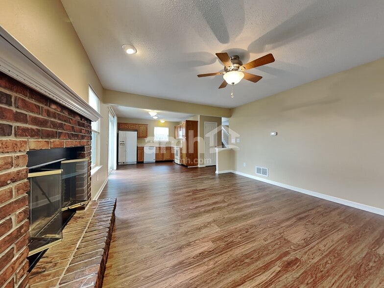 Building Photo - 3736 White Cliff Way