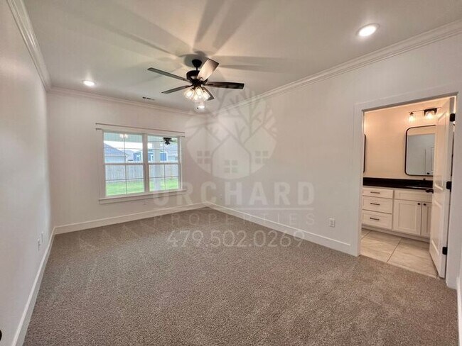 Building Photo - Siloam Springs- Single-Family Home- Spacio...