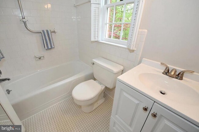 Building Photo - 9401 Tobin Cir