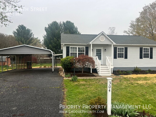 Building Photo - 304 14th St