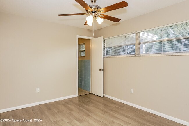 Building Photo - 1165 Sharon Dr