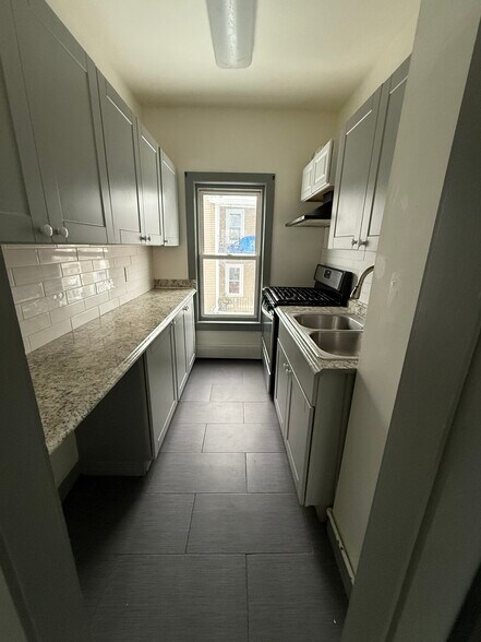 Building Photo - 30 Davenport St