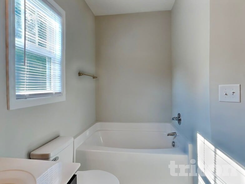 Building Photo - 232 Whetstone Dr