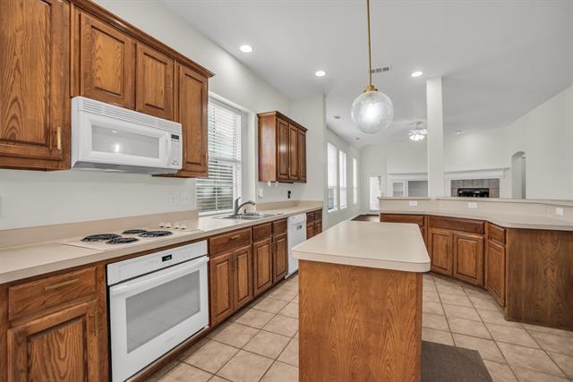 Building Photo - 1610 Mapleleaf Falls Dr