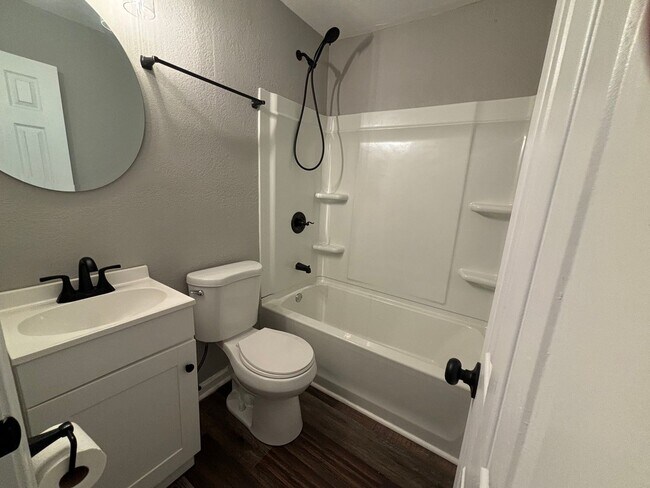 Building Photo - Beautiful, Renovated 3 Bedroom Rancher in ...