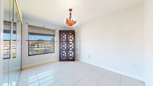 Building Photo - 10008 NW 4th Ln