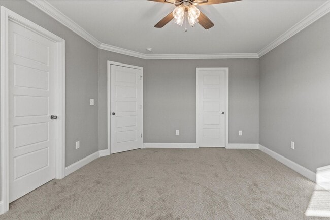 Building Photo - MOVE IN Special....1st Month's Rent Free!!!