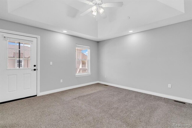 Building Photo - 171 Jotham Ave