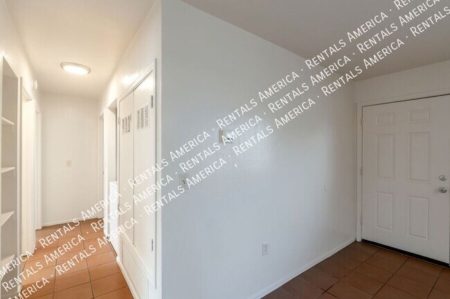 Building Photo - 1107 W Sonora St