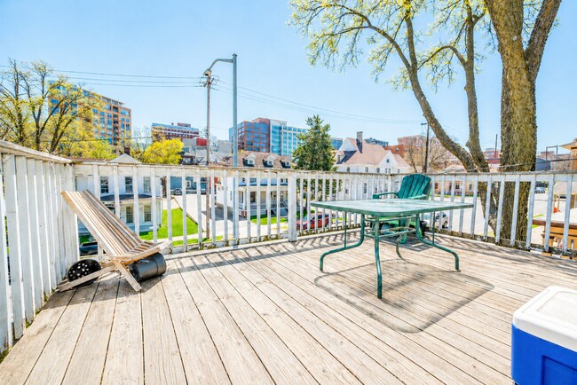 Building Photo - 114 E Johnson St