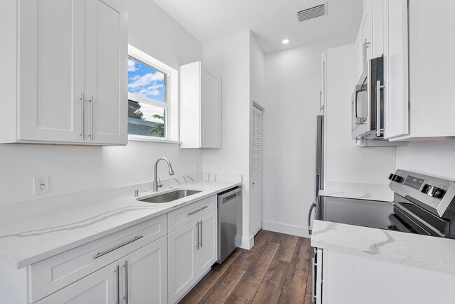 Building Photo - 1579 W 16th St