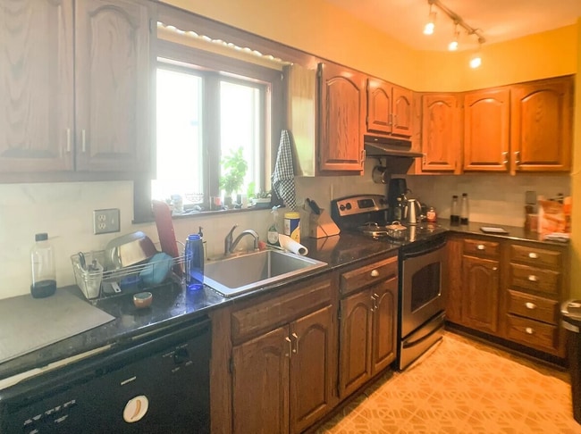 Building Photo - 15 Upland Rd