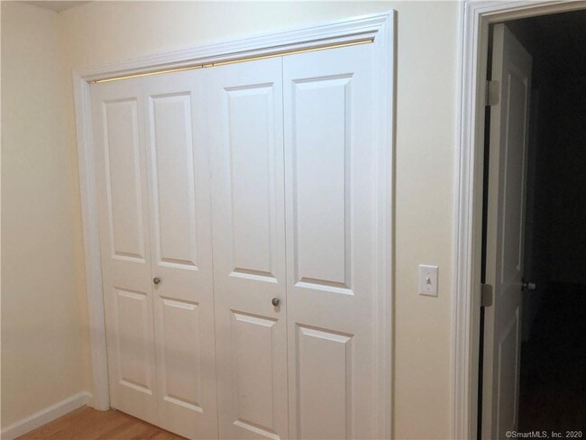 Building Photo - 19 Oak Meadows Dr