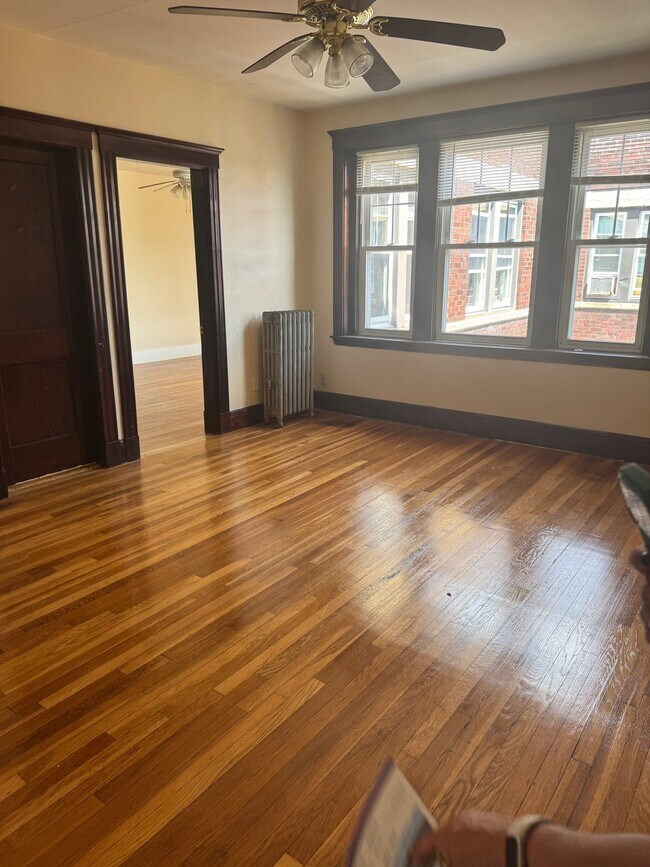 Building Photo - 68 Linden St