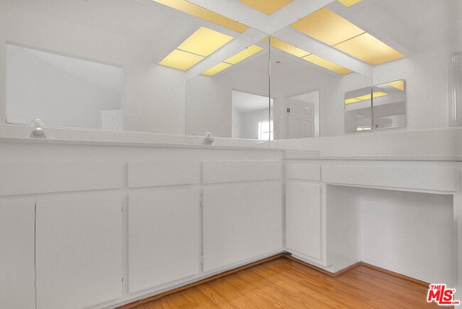 Building Photo - 8741 Darby Ave