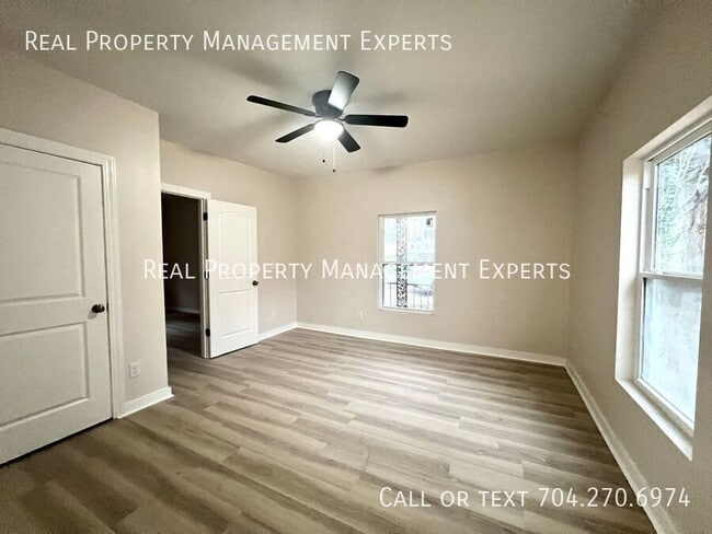 Building Photo - 147 Dixon Cir