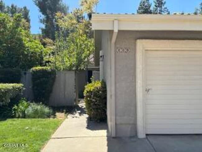 Building Photo - This is a lovely 2 bedroom, 1 1/2 bathroom...