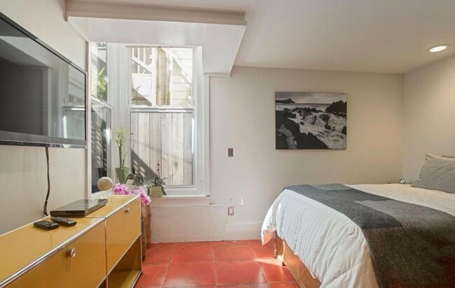 Building Photo - 1471 McAllister St