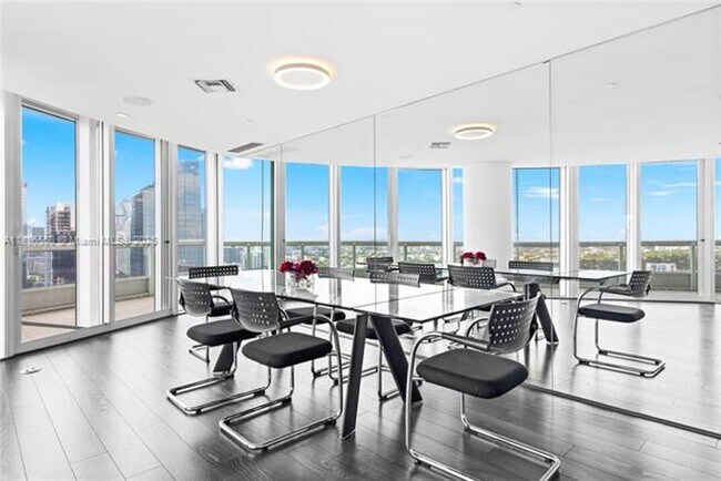 Building Photo - 1643 Brickell Ave