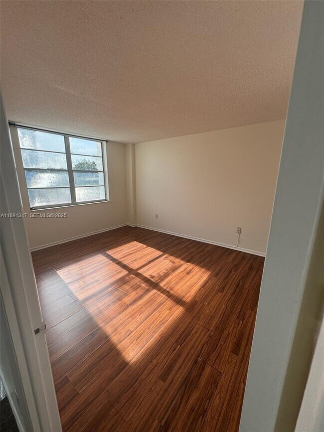 Building Photo - 15600 NW 7th Ave