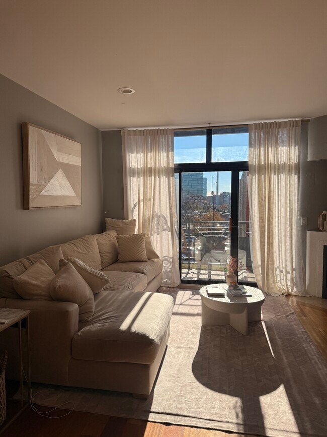 Building Photo - 651 N Milwaukee Ave