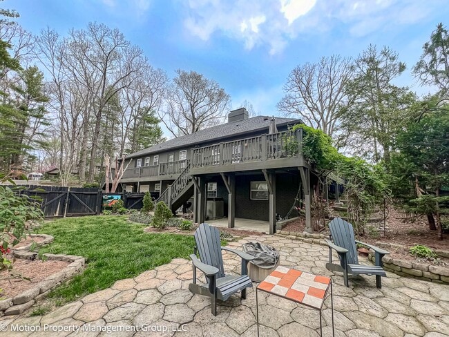 Building Photo - Stunning Fully Furnished Home