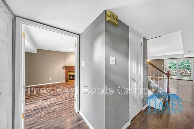 Building Photo - 704 Worthington Dr