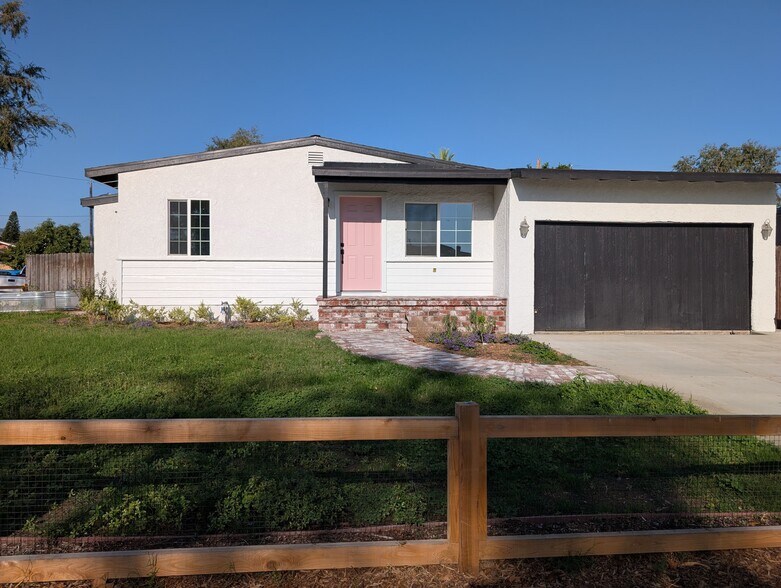 Outside - 1050 La Mirada St