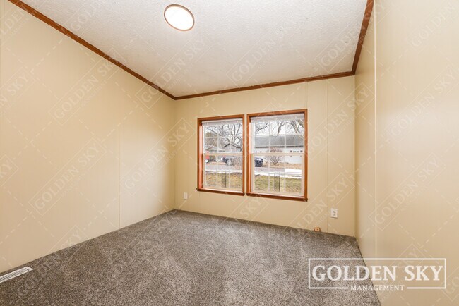 Building Photo - 7709 E Gloucester Rd