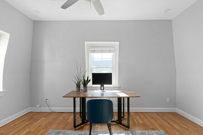 Building Photo - 42 King St