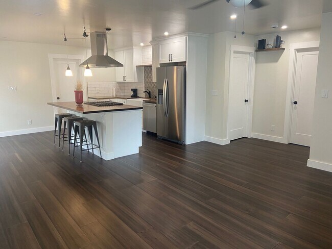 Building Photo - Modern Spanish Bungalow Steps from Downtow...