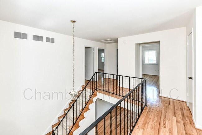 Building Photo - 5012 Sideburn Rd