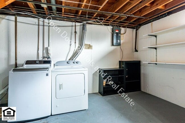 Building Photo - 605 N Camden Dr