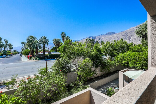 Building Photo - 835 Village Square S