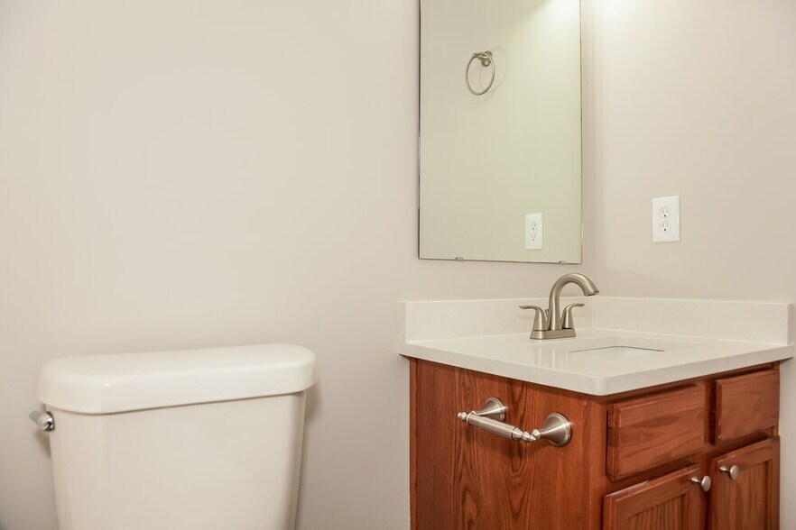 Building Photo - 6004 Shining Oak Ln