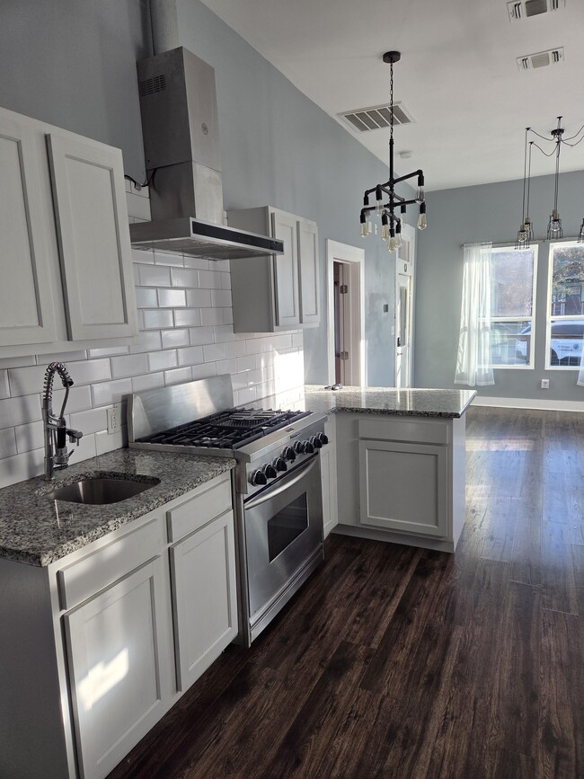 Building Photo - 1003 W Elsmere Pl