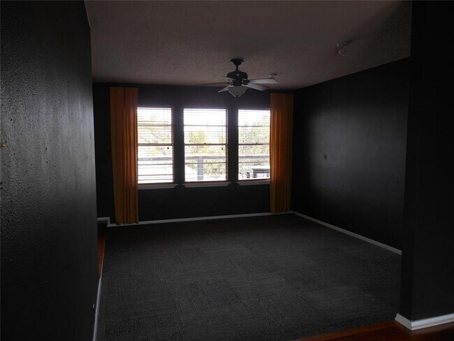 Building Photo - 21010 Stillwood Ct