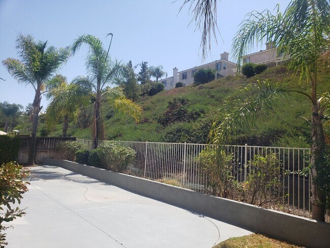 Building Photo - Large 4 BR + Office/Den in Gated Comunity - South Temecula
