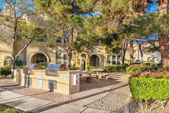 Building Photo - Stylish 2 Bedroom Condo With Community Amenities!