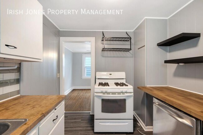 Building Photo - 233 St Lawrence Ave